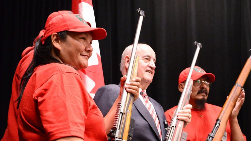 canadian-rangers-new-rifles.jpg