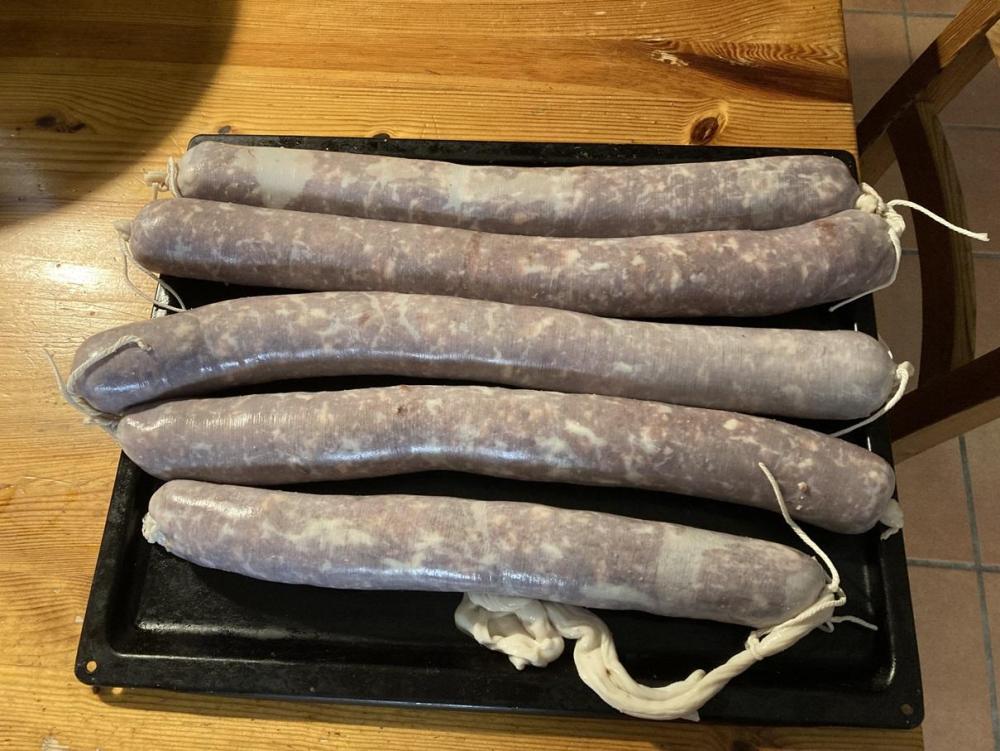 salami.thumb.jpg.b8ba775d93f8a23e3b118ee7dd694c3b.jpg